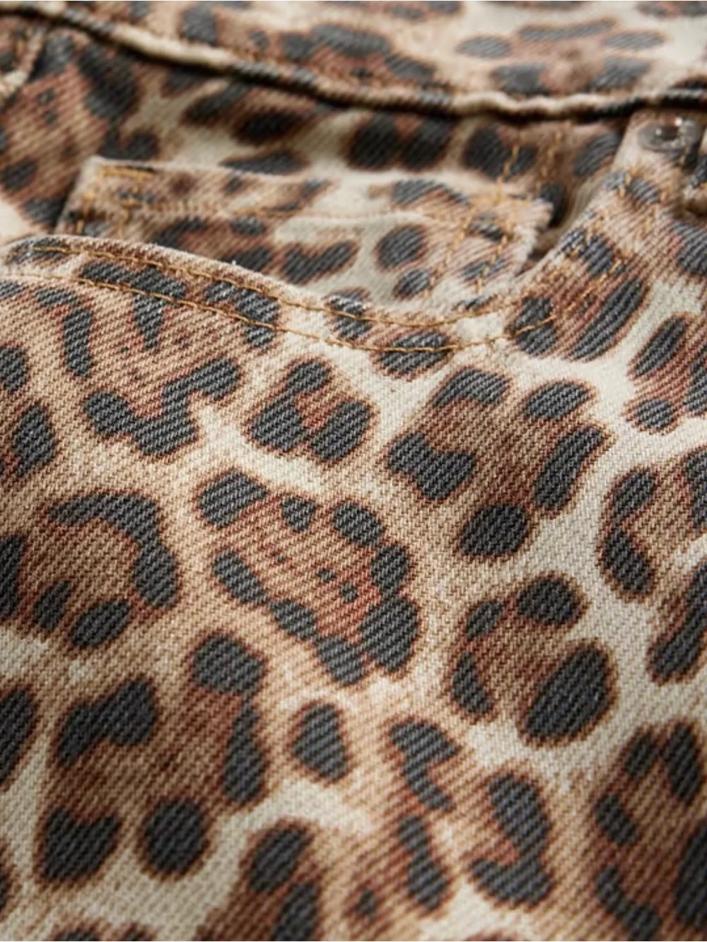 GAP - Mid-rise Ultra Soft Leopard Baggy Jeans - Picture 6 of 8
